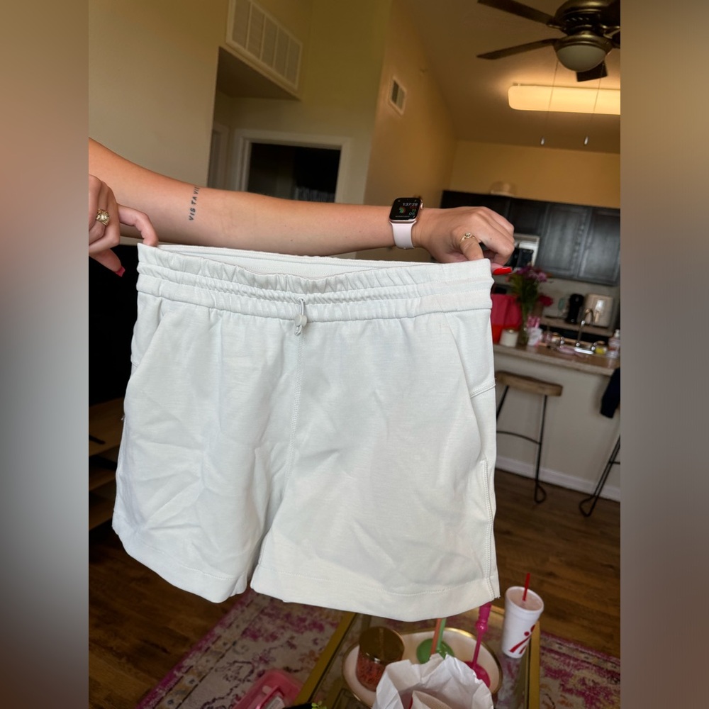 Lululemon Softstream High-Rise Short 4”